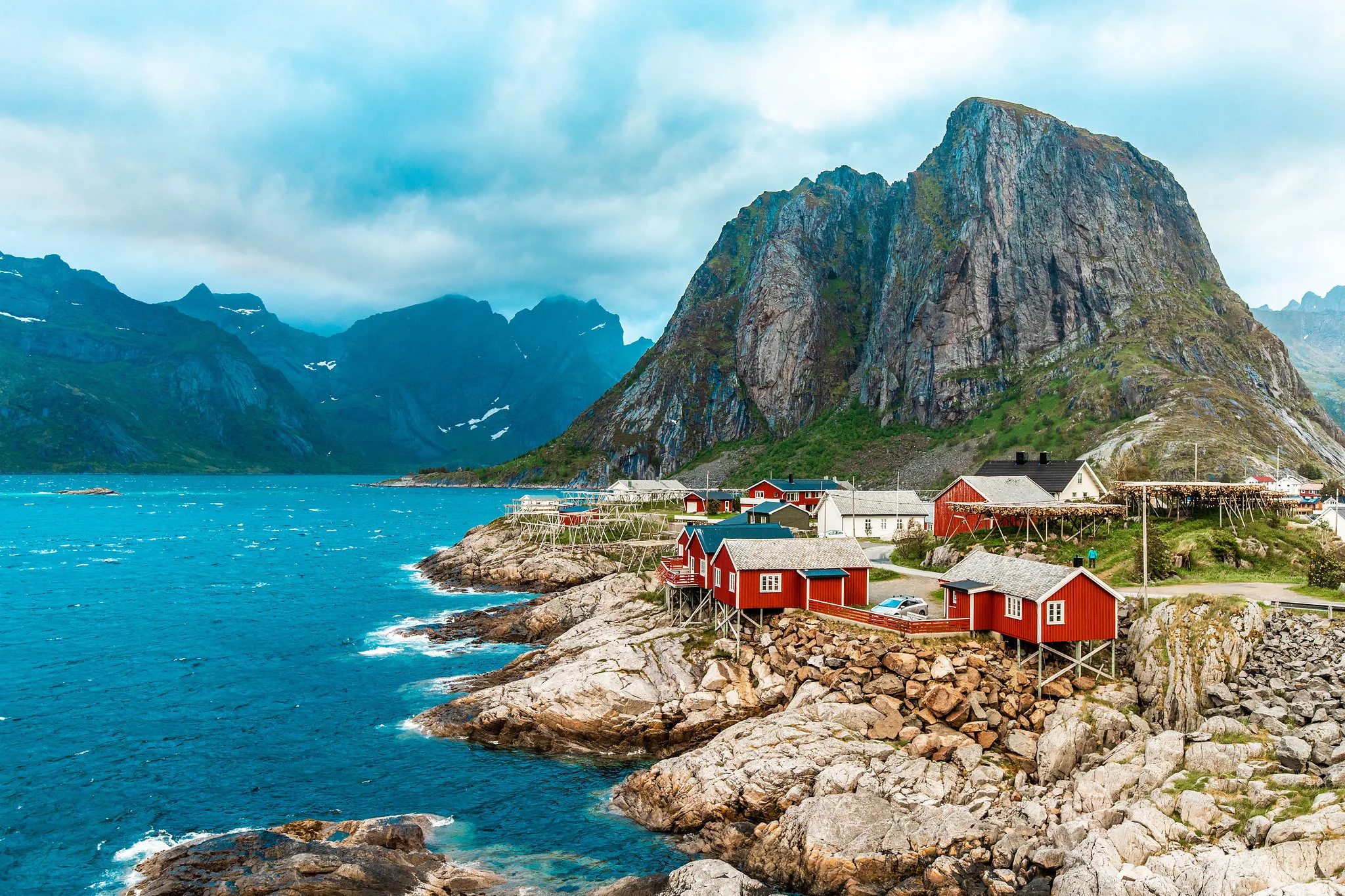 Rorbus right by the ocean in Lofoten