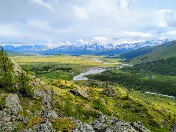 Hiking in Mongolia with Khüiten Peak (4374 m)