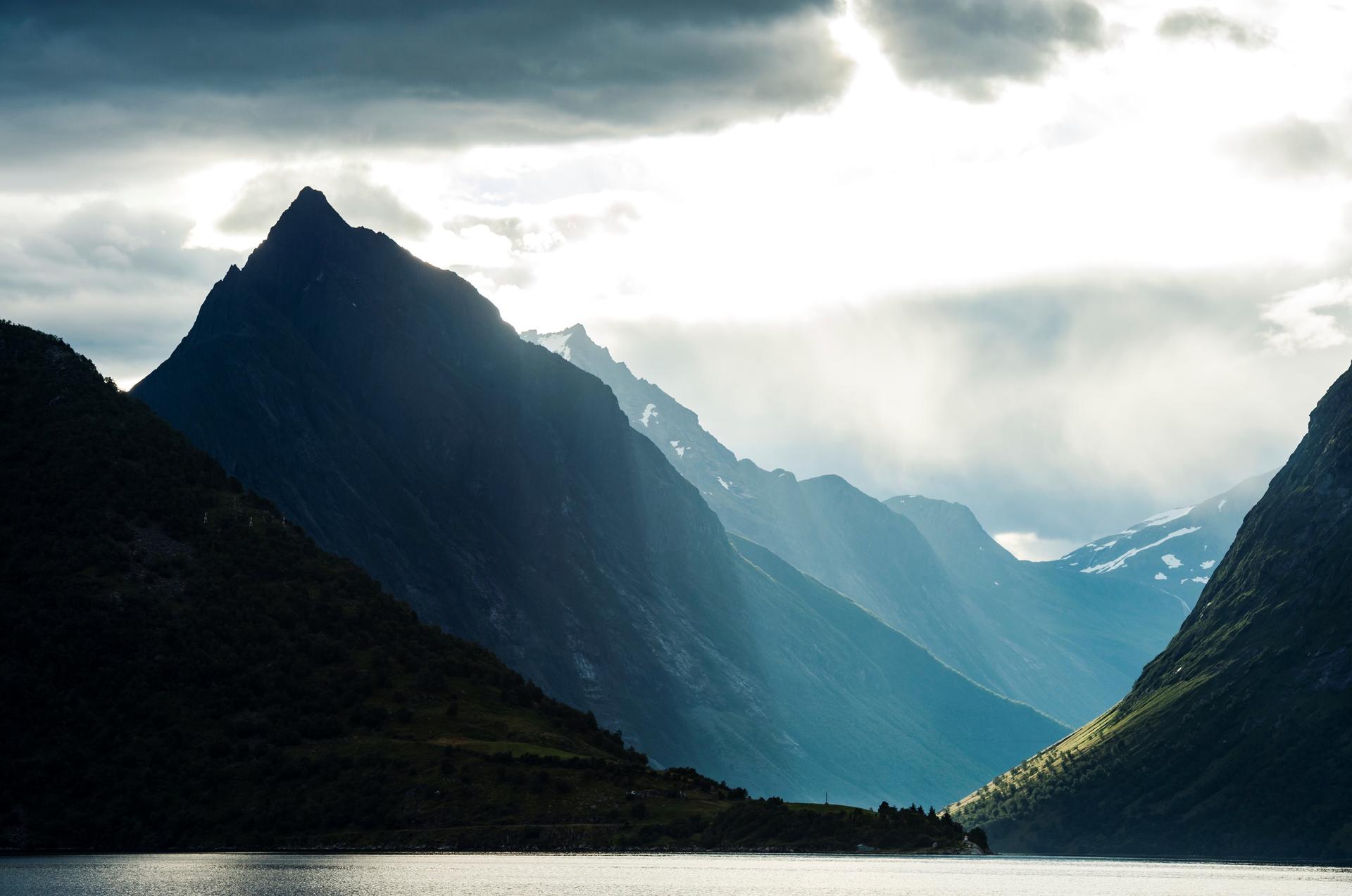 Hiking Adventure in the Norwegian Fjords@MattiasFredrikssonVisitnorway(2)jpg