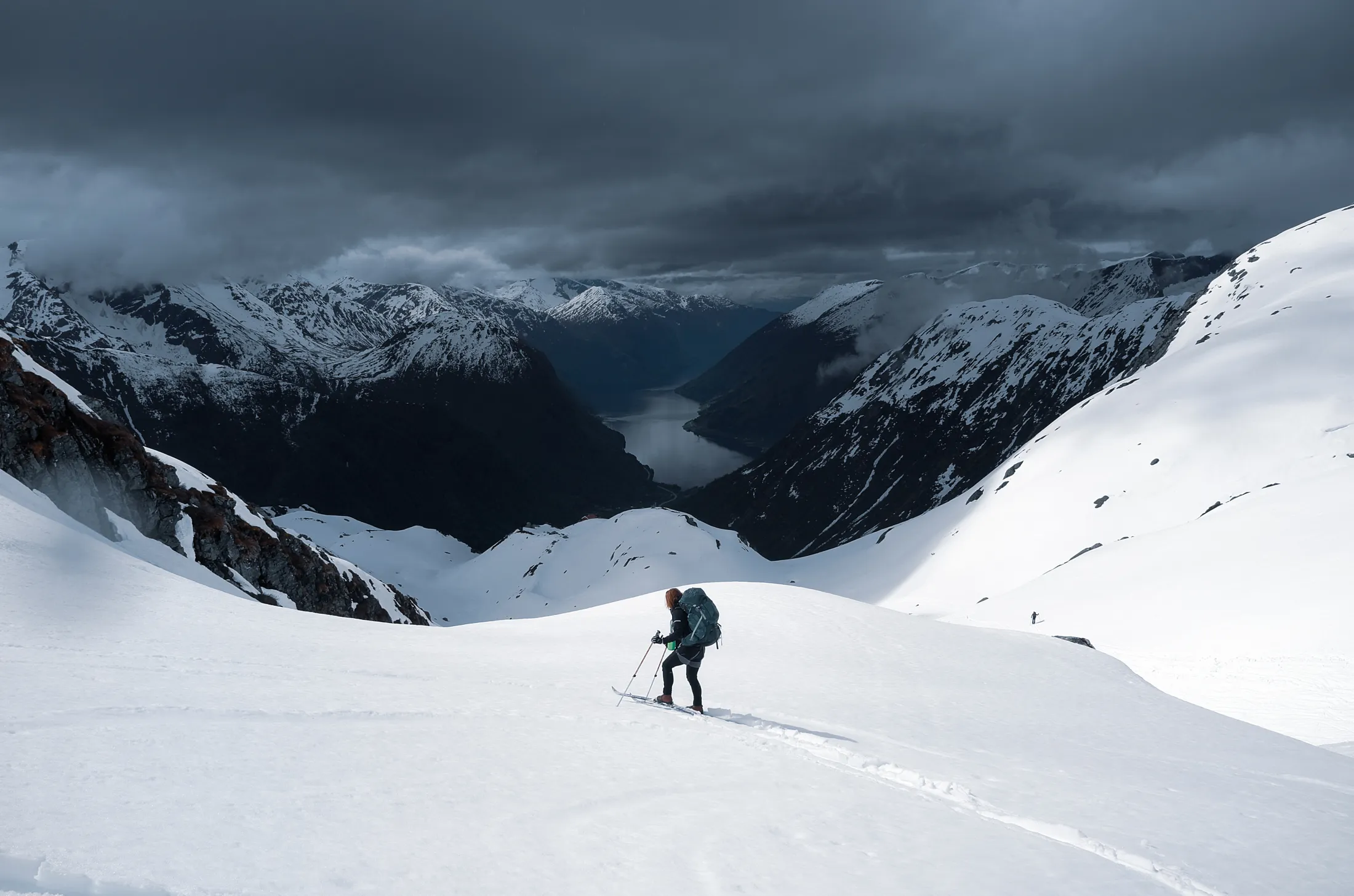 A skier looking at the descent going down from Jostedalen Glacier