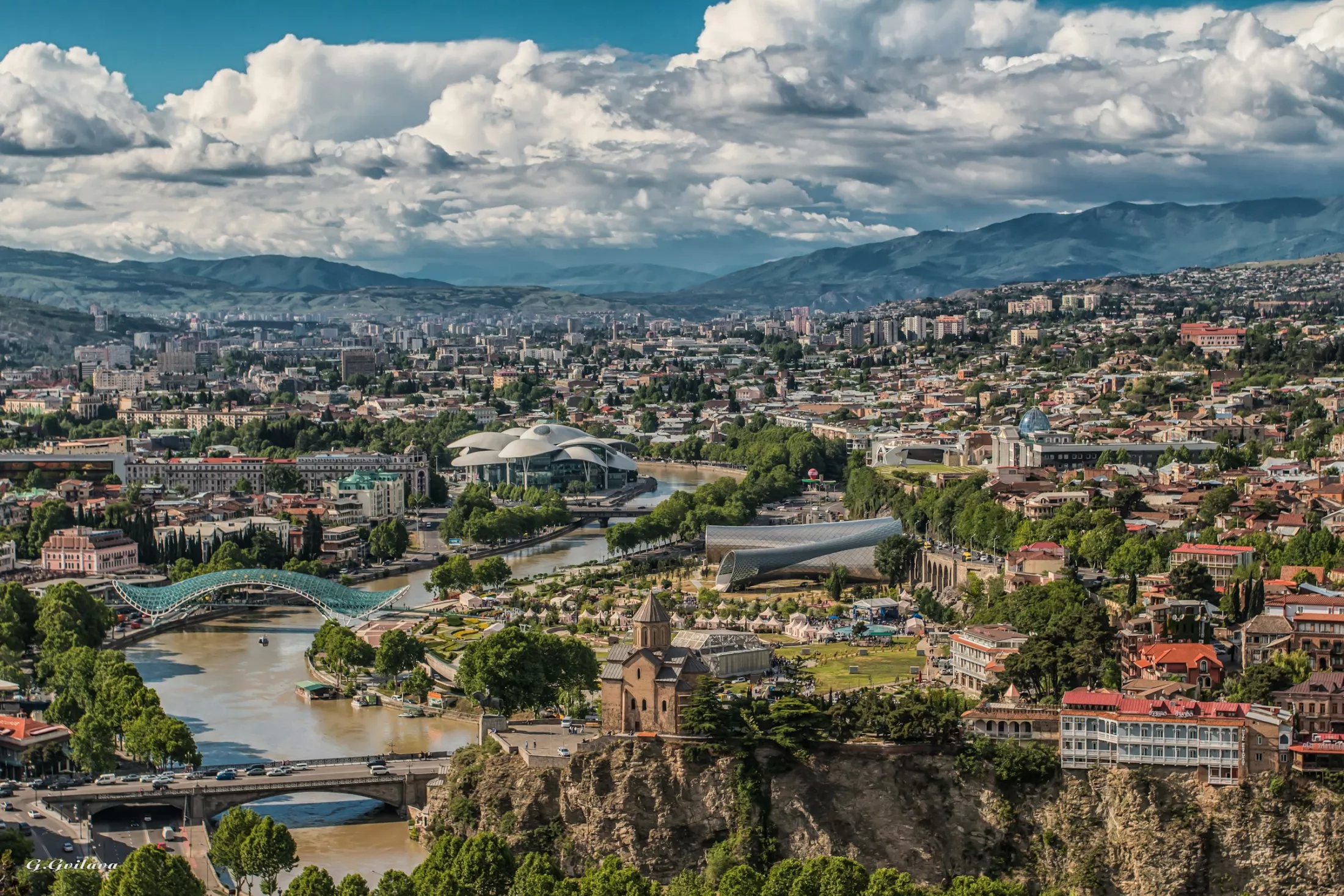 An overview of a city and a river