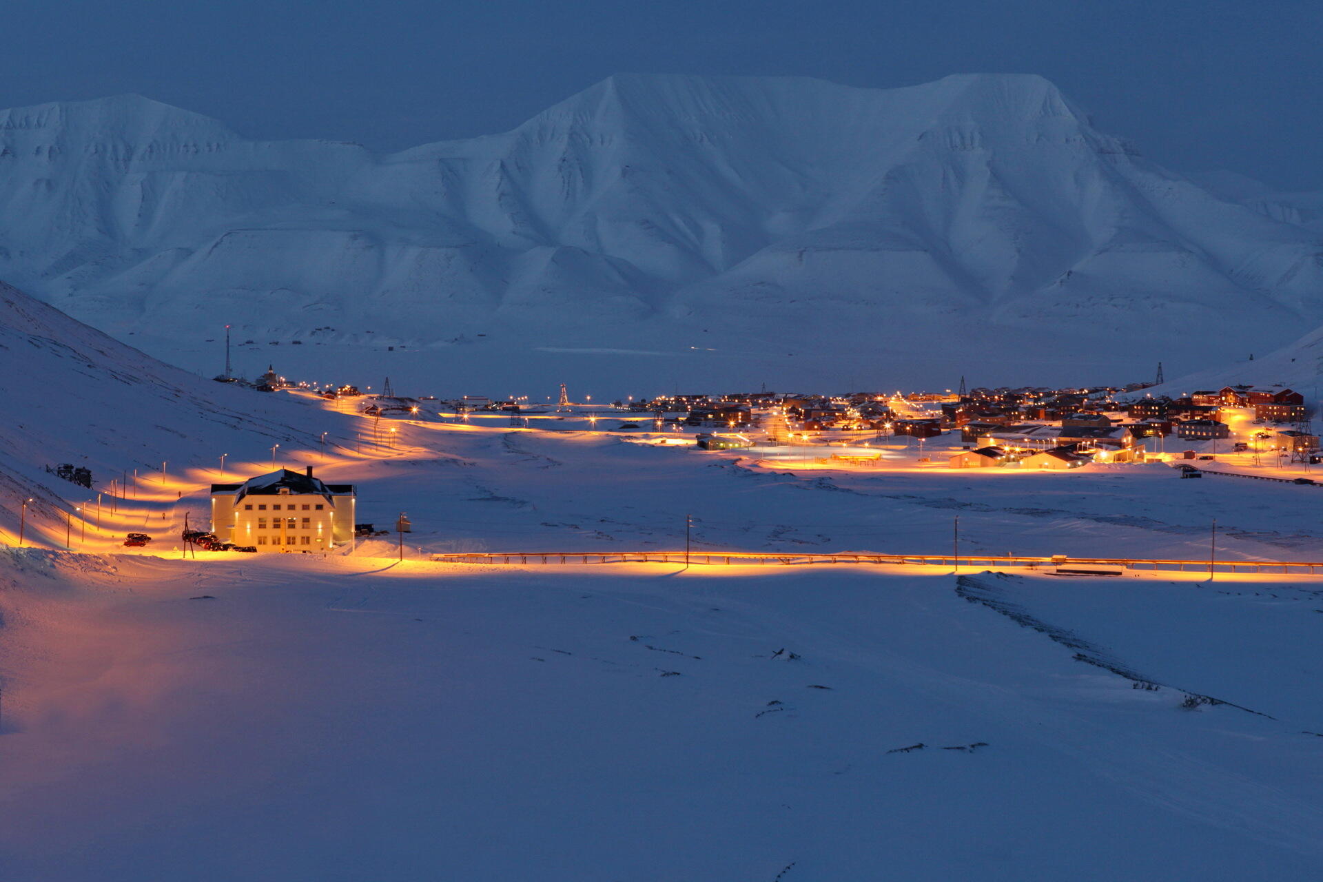 WinterLongyearbyen@LucaBracali - Visit Norway