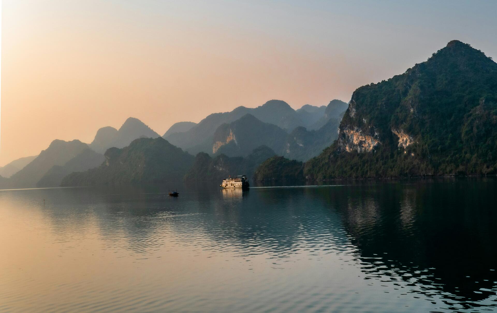 Vietnam2025@lewis-j-goetz-unsplash