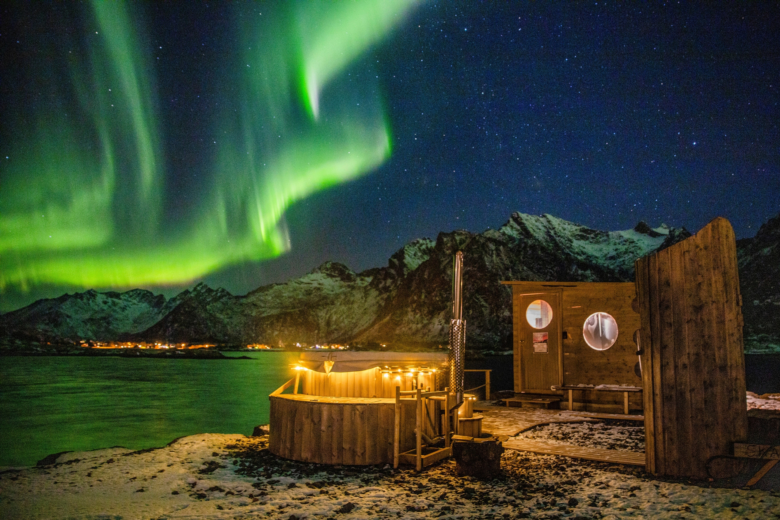 Hot tub in the Northern Lights