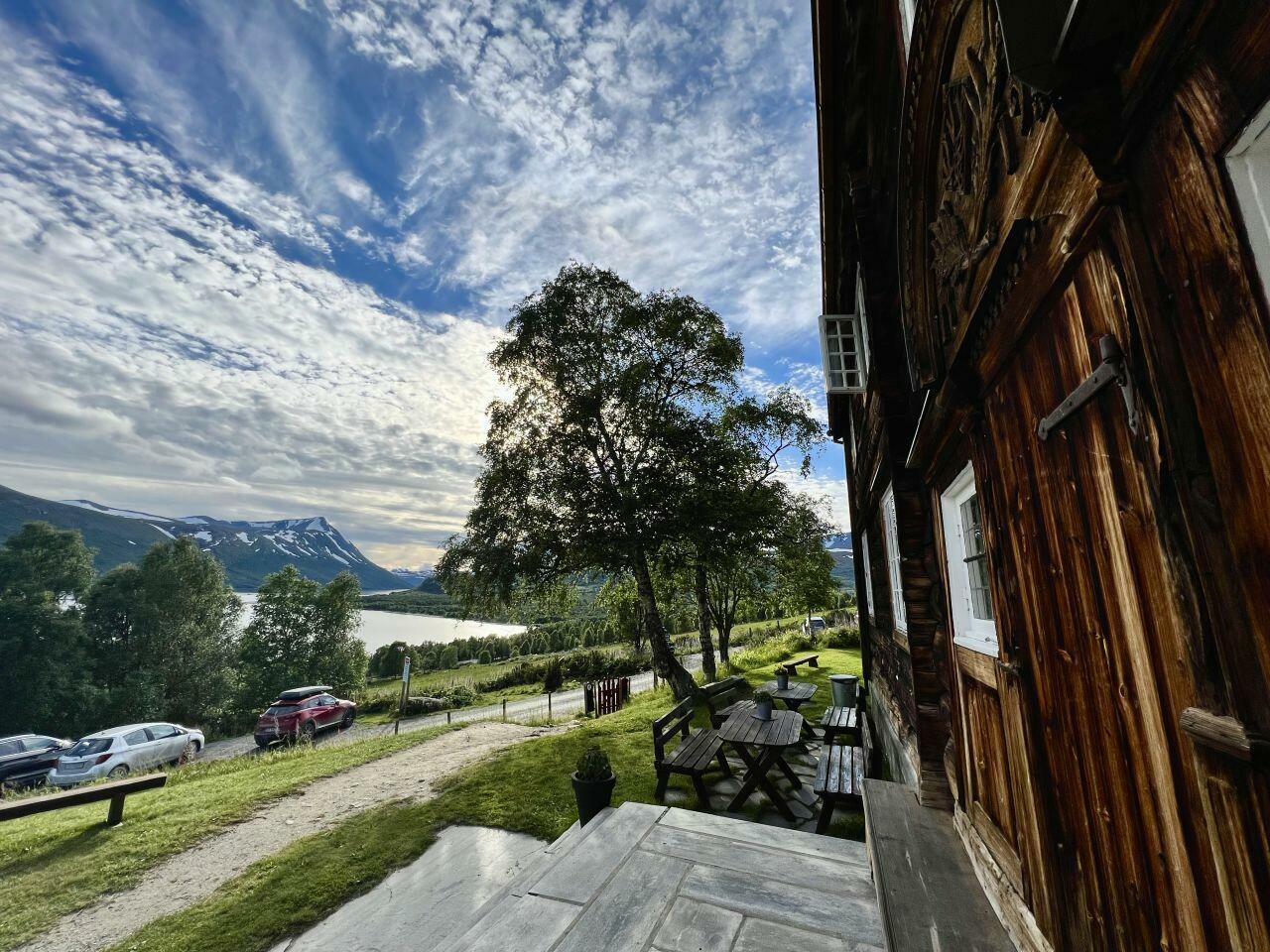 Gjevilvasshytta entrance@Janne Horgen tegnander