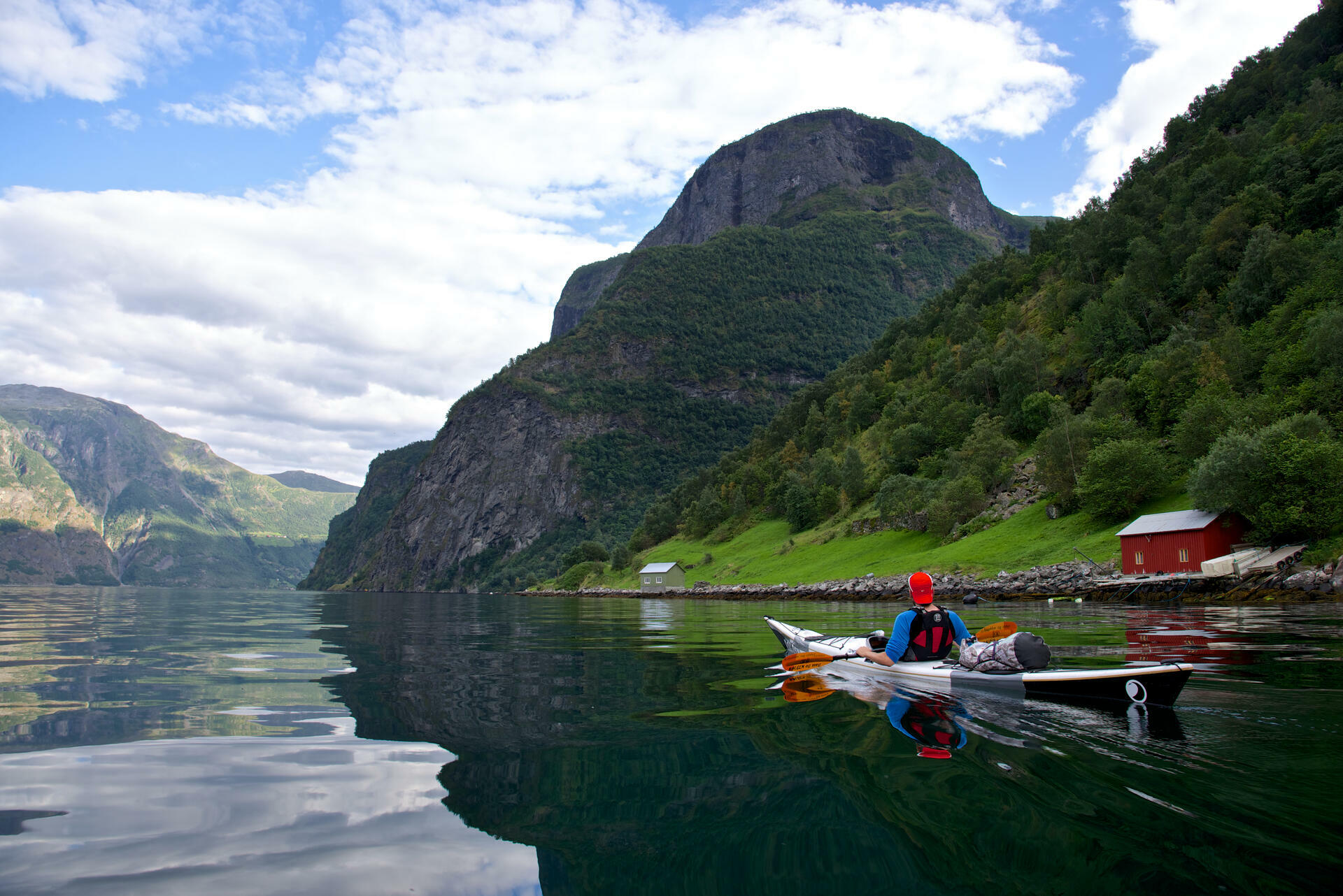 Kayaking  The Aurlandsfjorden_Øyvind Heen - VisitNorway.com