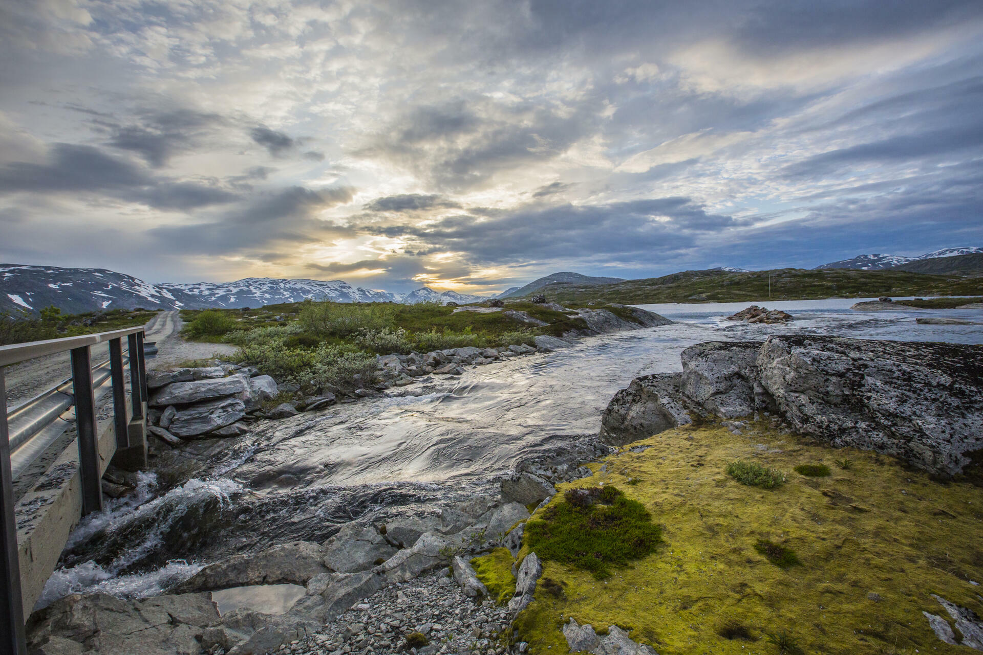Oddbjørn Visnes eikesdalen mardalsfossen elv vei vann kveld