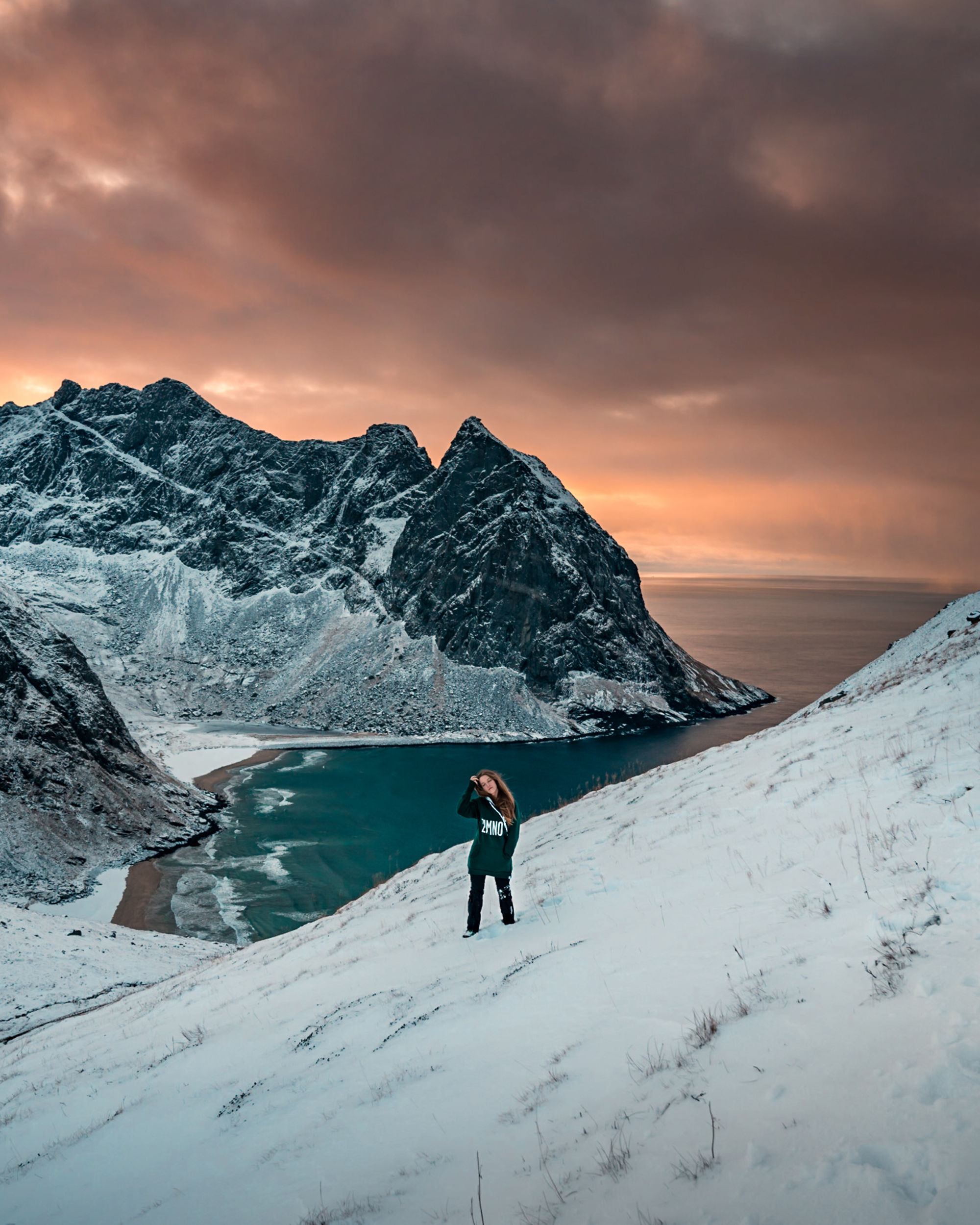 Winter hike in Lofoten. Photo: Hattvika Lodge