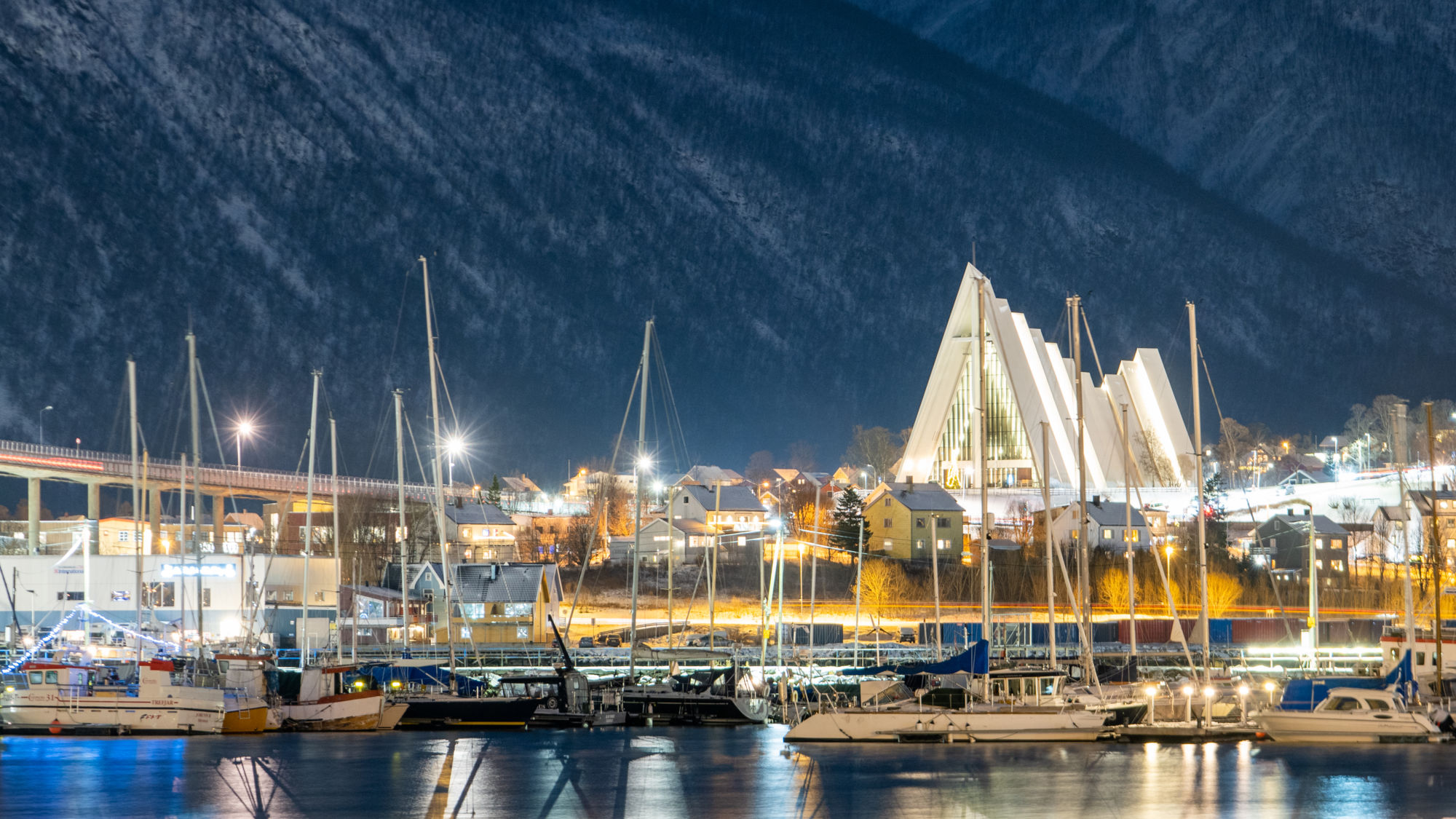 Ishavskatedralen (The Arctic Cathedral) in Tromsø_Fredrik Ahlsen_Visitnorway.com