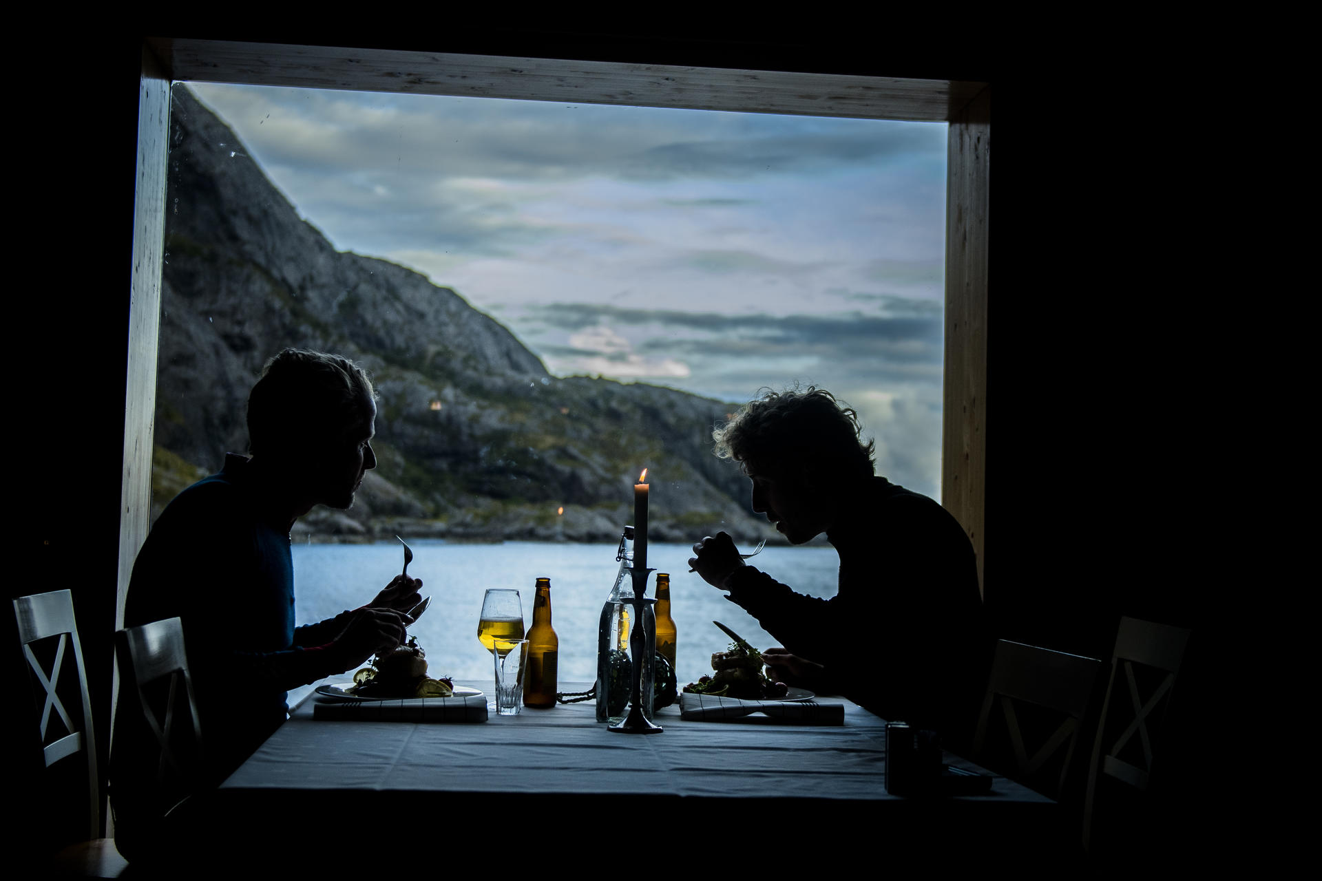 Enjoying a meal in Nusfjord  Lofoten-Thomas Rasmus Skaug - VisitNorway.com