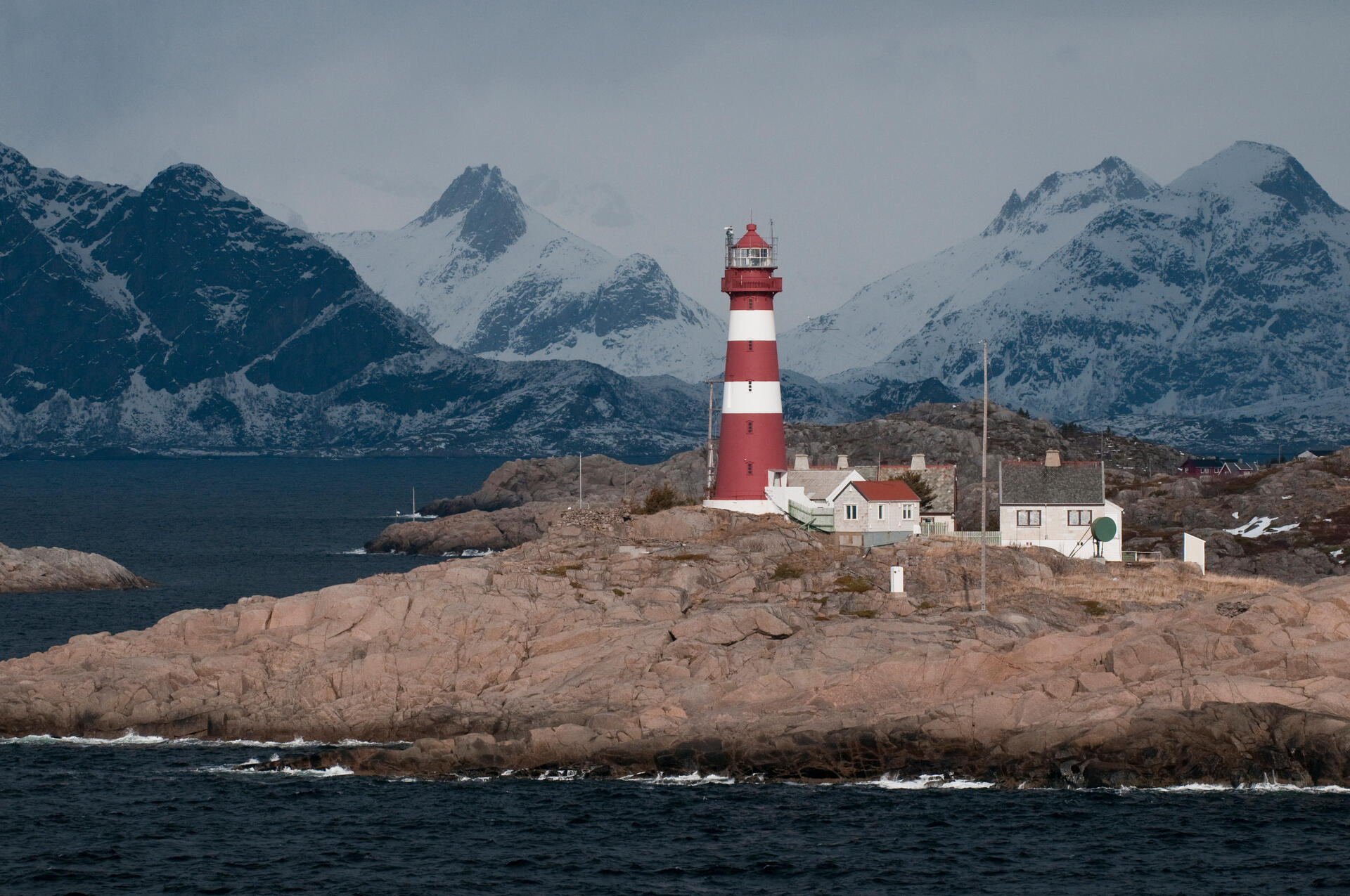 Skrova Lighthouse Lofoten_CH  - VisitNorway.com (1)