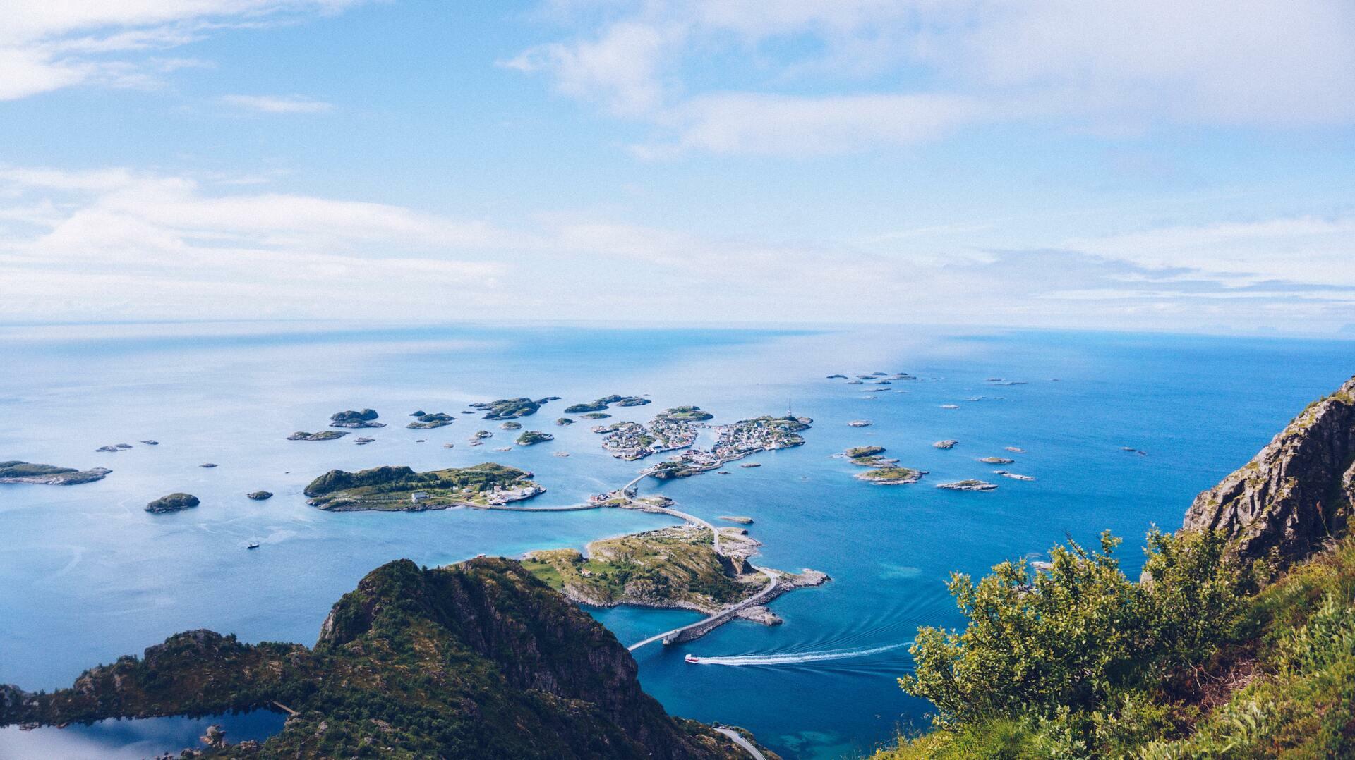 View of Henningsvær in Lofoten_Martine Jacobsen _ Unsplash