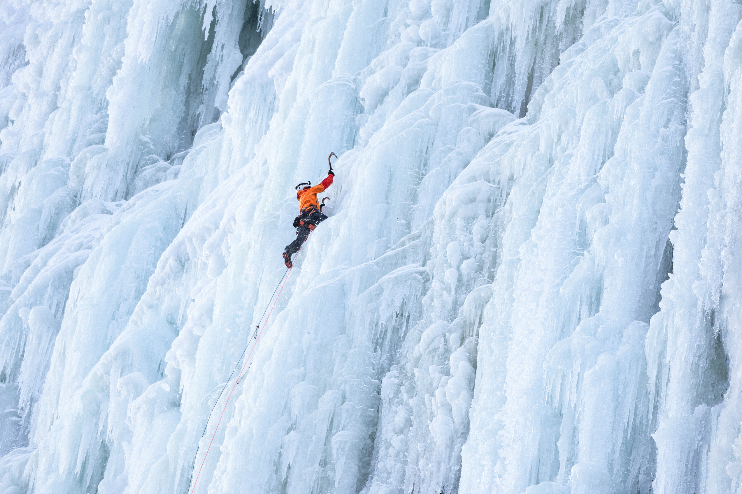 Isklatrer på en isvegg