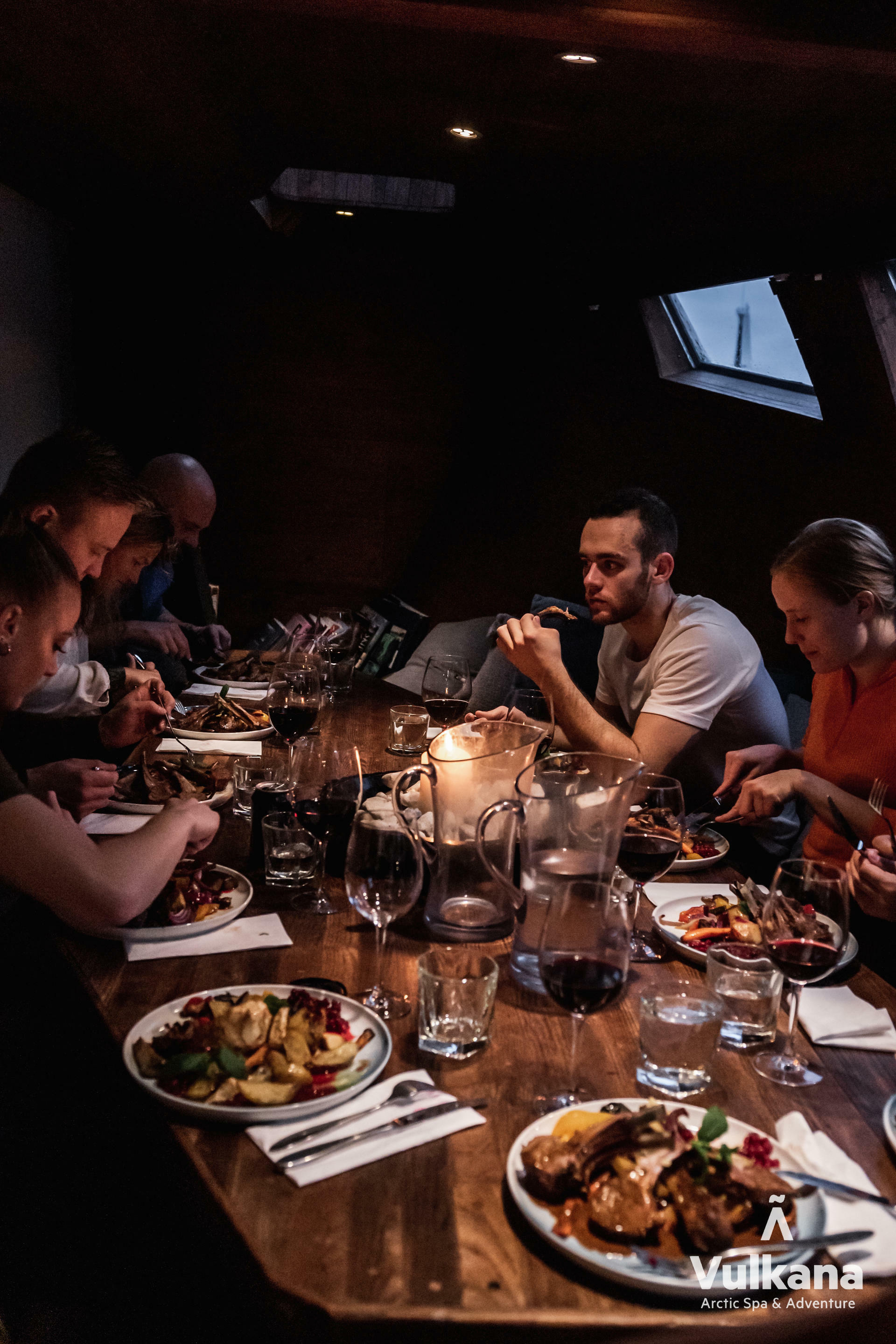 Vulkana ski and sail - dining area